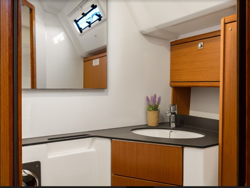 Yacht BAVARIA - Cruiser 46 "Queen Dina"