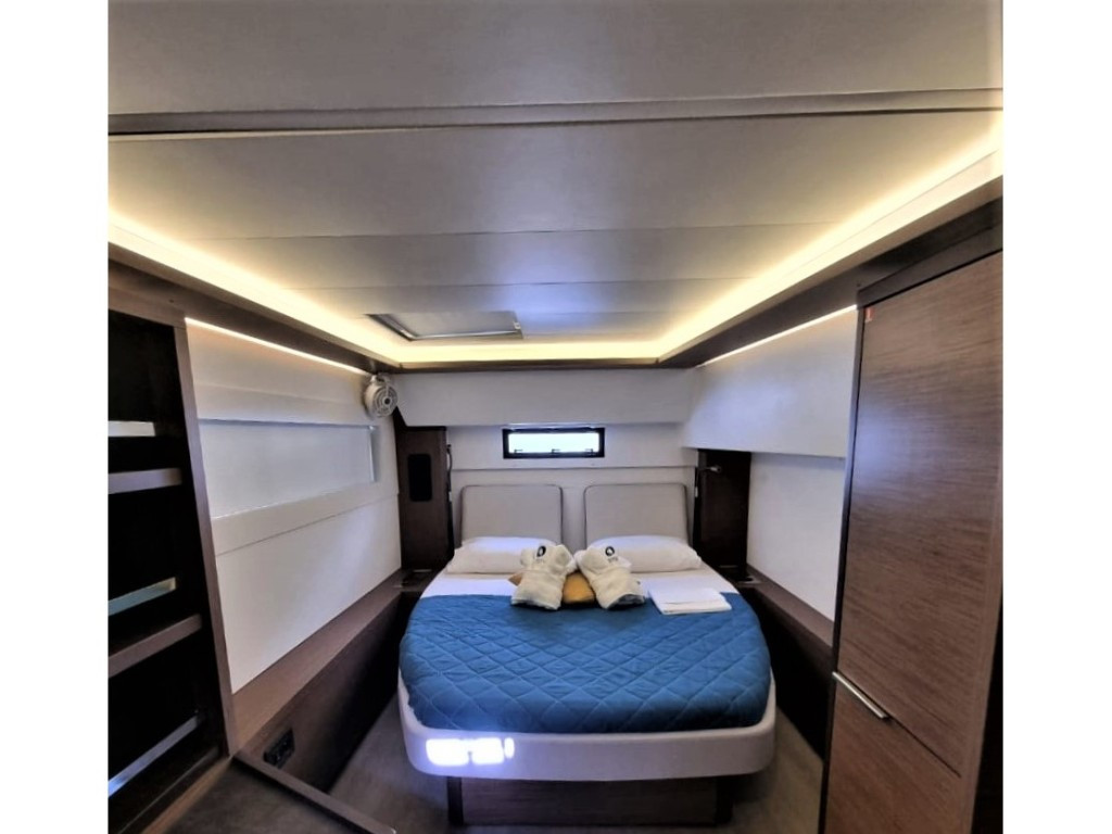 Yacht LAGOON - 46 "Free Bird II"