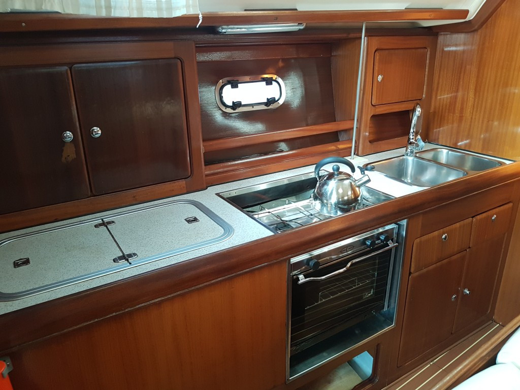 Yacht BAVARIA - 40 "Alegria"