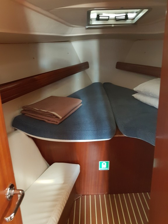 Yacht BAVARIA - 40 "Alegria"