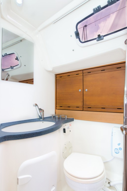 Yacht BAVARIA - 40 Cruiser "Madrugada"