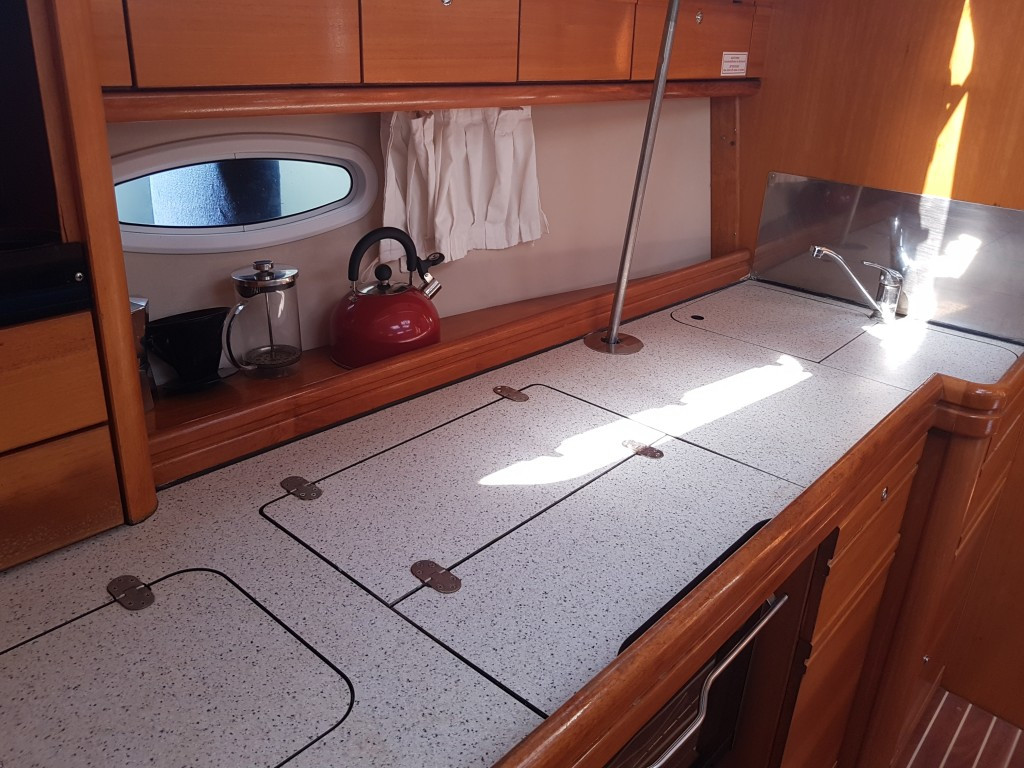 Yacht BAVARIA - 40 Cruiser "Madrugada"