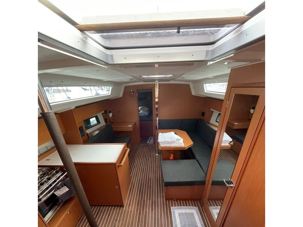 Yacht BAVARIA - C42 "Kimon"