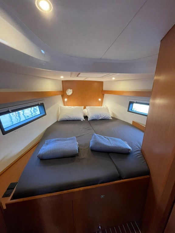 Yacht BAVARIA - C42 "Kimon"