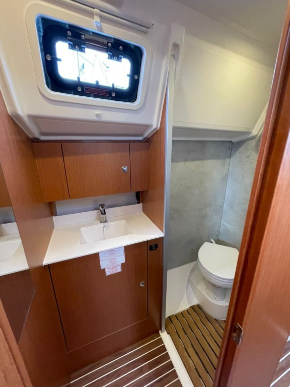 Yacht BAVARIA - C42 "Kimon"