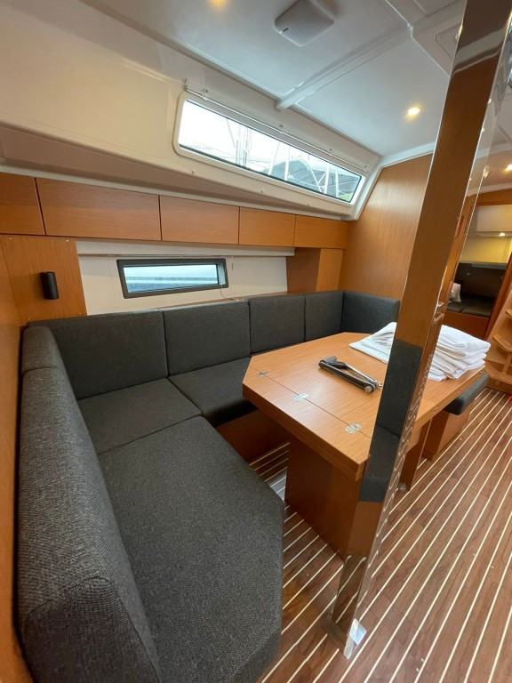 Yacht BAVARIA - C42 "Kimon"