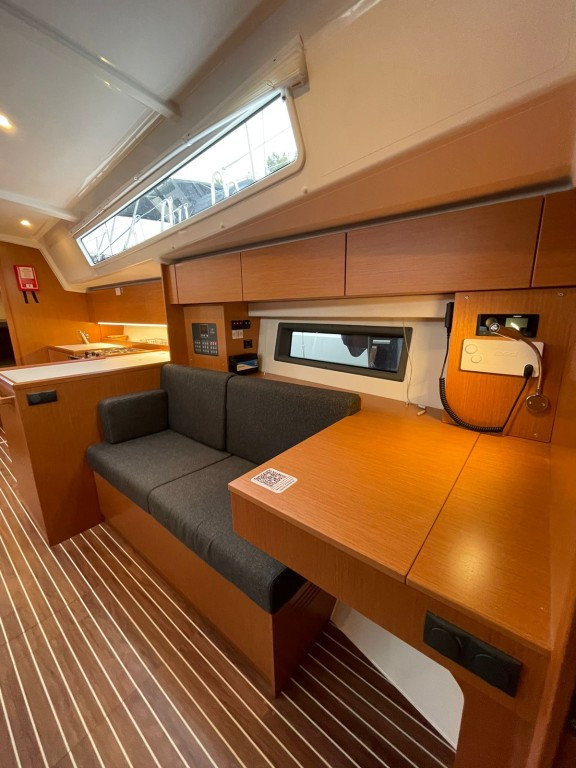 Yacht BAVARIA - C42 "Kimon"