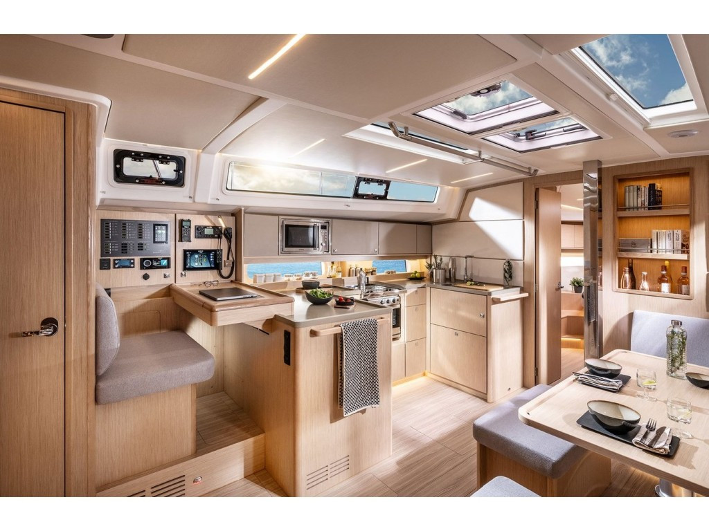 Yacht BAVARIA - C46 ""