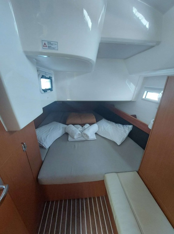 Yacht BAVARIA - Cruiser 41 "Nafsika"