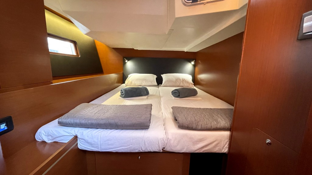 Yacht BENETEAU - Oceanis 51.1 "Black Swan"