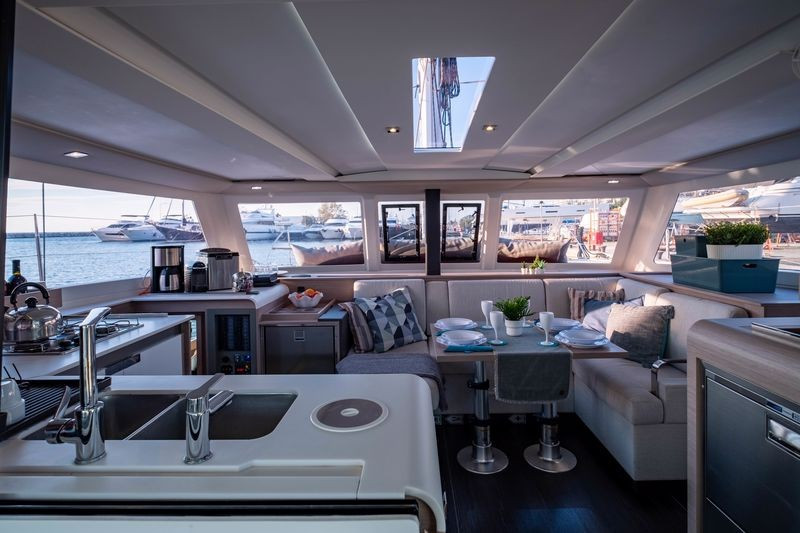 Yacht FOUNTAINE PAJOT - Isla 40 "Artemis"