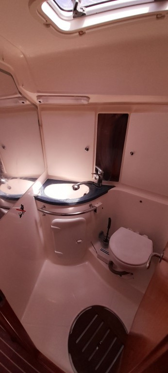 Yacht BAVARIA - 39 Cruiser "Nemesis"