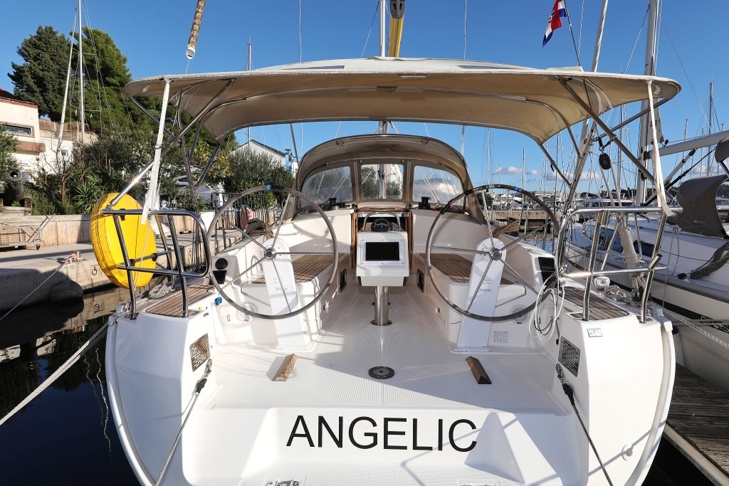 Yacht BAVARIA - Cruiser 37 "Angelic"