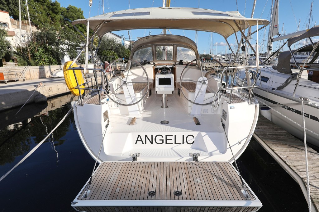Yacht BAVARIA - Cruiser 37 "Angelic"