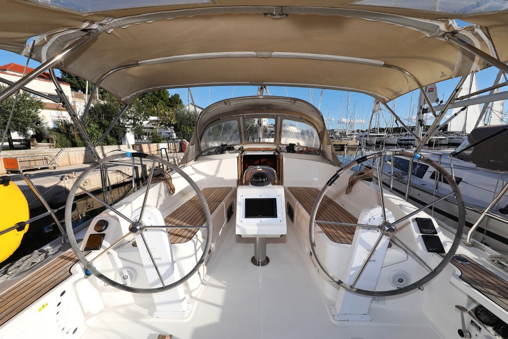 Yacht BAVARIA - Cruiser 37 "Angelic"