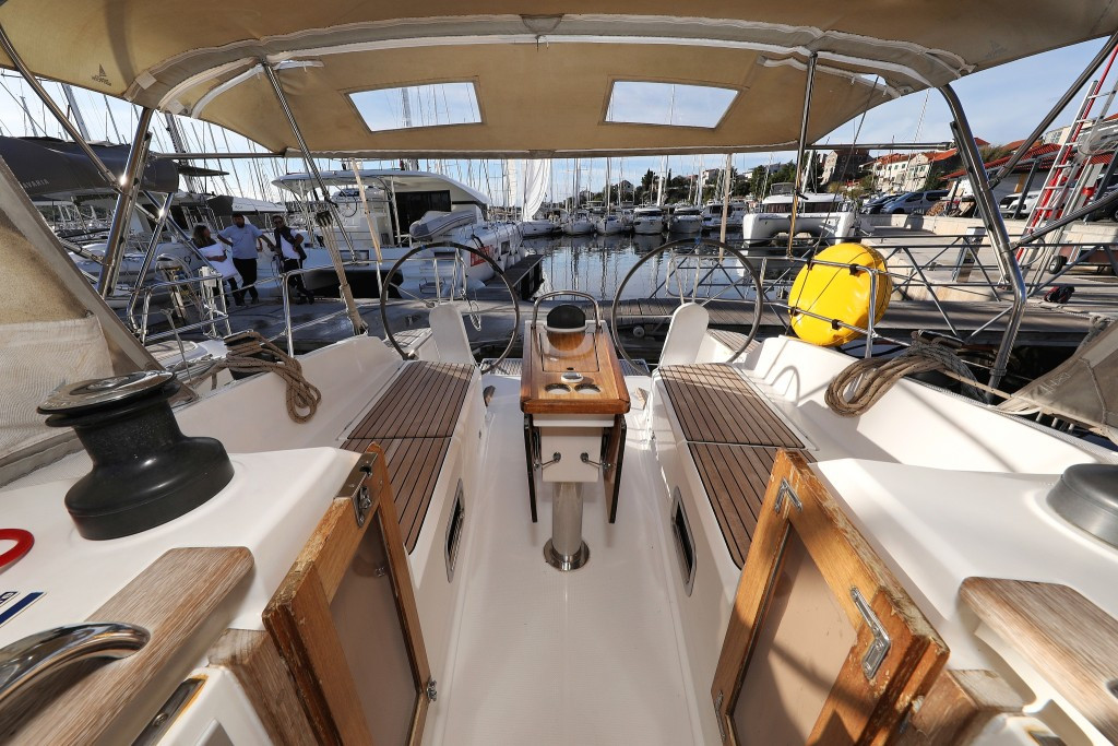 Yacht BAVARIA - Cruiser 37 "Angelic"