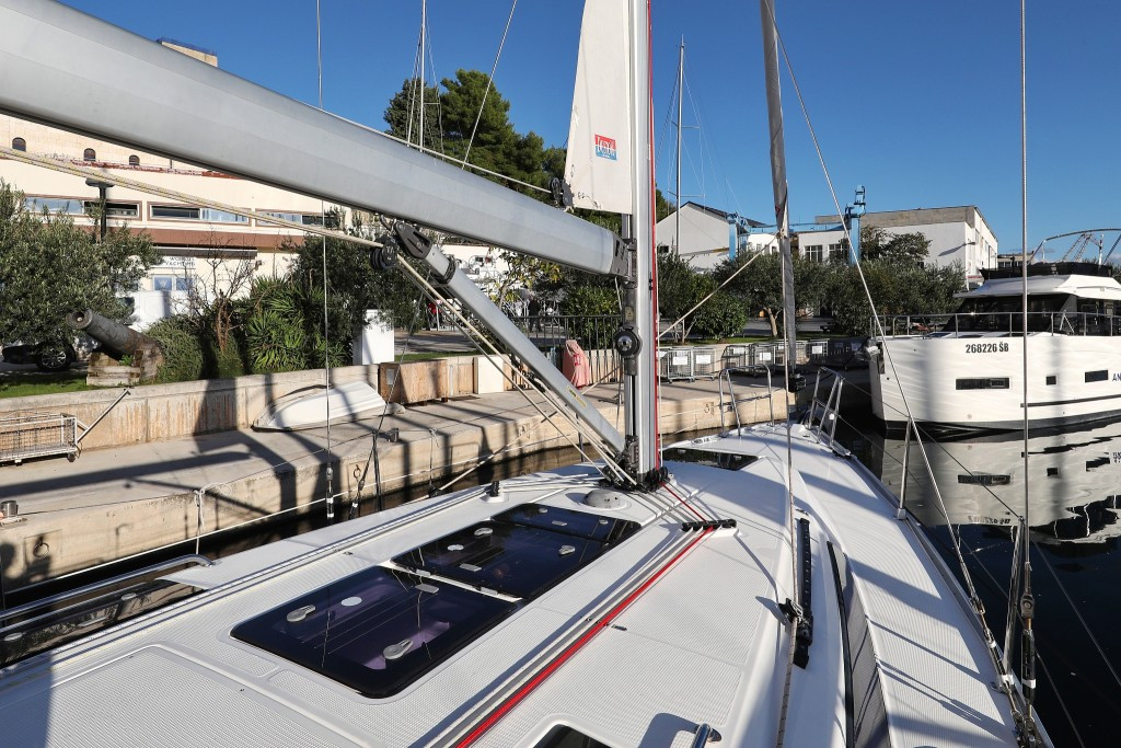 Yacht BAVARIA - Cruiser 37 "Angelic"