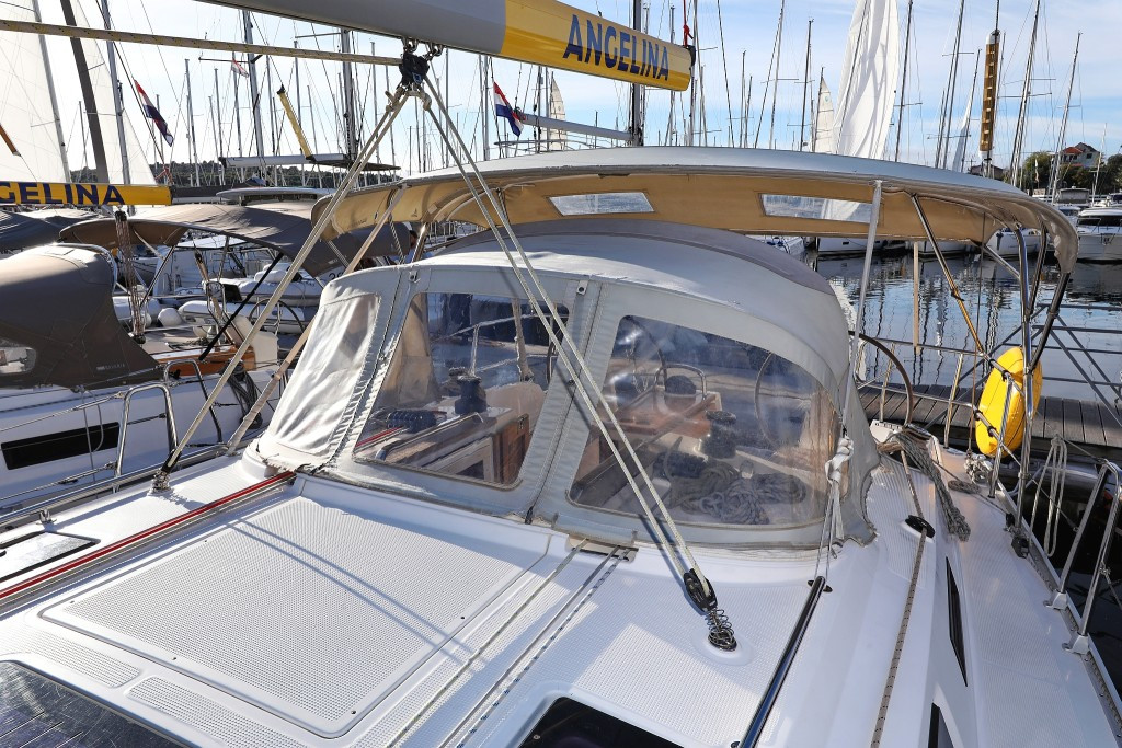 Yacht BAVARIA - Cruiser 37 "Angelic"