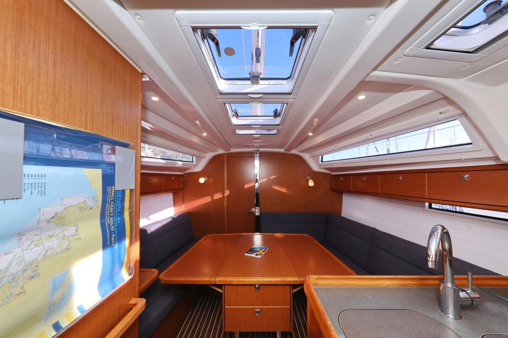 Yacht BAVARIA - Cruiser 37 "Angelic"