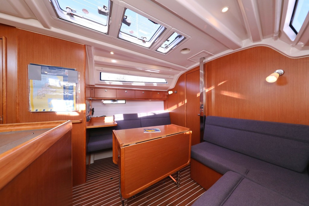 Yacht BAVARIA - Cruiser 37 "Angelic"