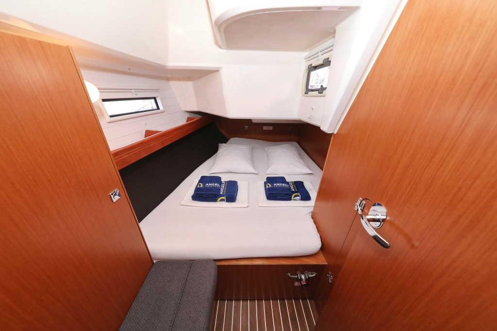 Yacht BAVARIA - Cruiser 37 "Angelic"