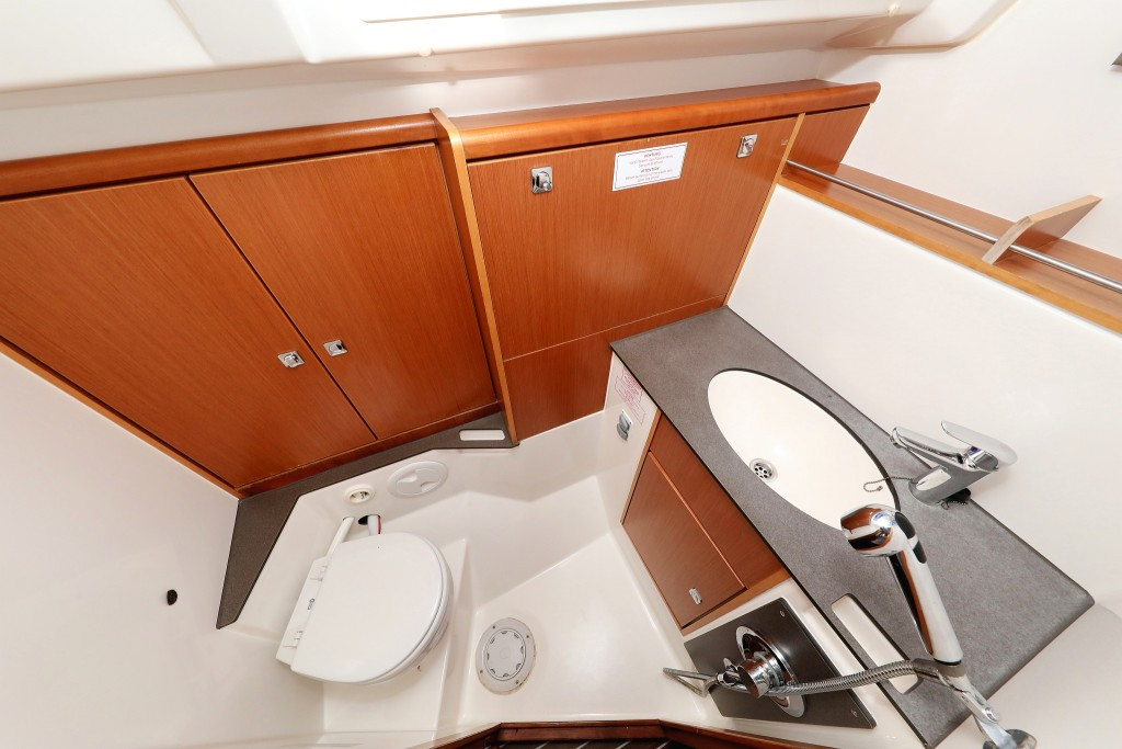 Yacht BAVARIA - Cruiser 37 "Angelic"