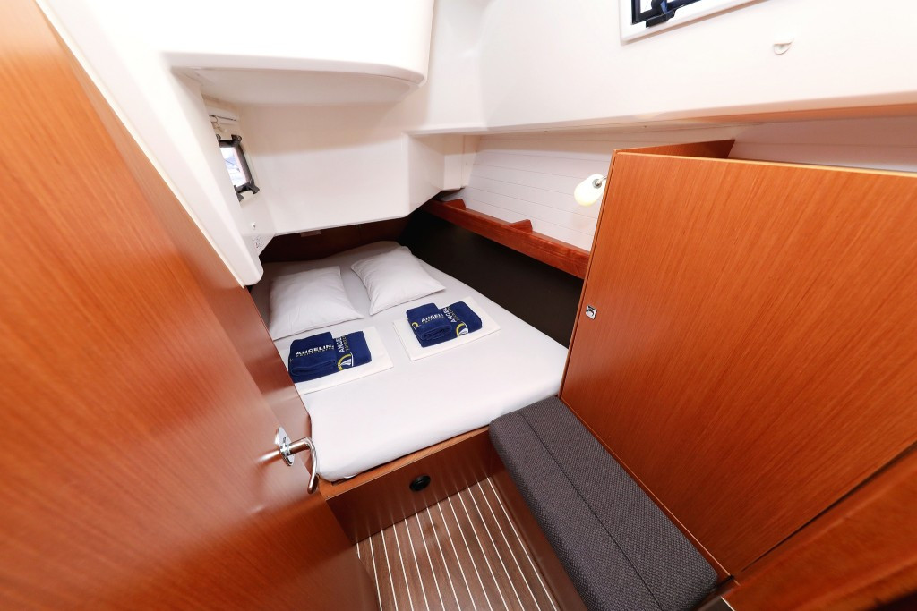 Yacht BAVARIA - Cruiser 37 "Angelic"