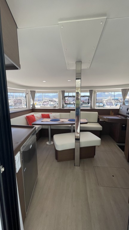 Yacht LAGOON - 42 "Liquid Asset"