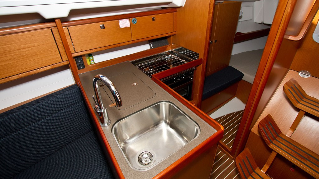 Yacht BAVARIA - Cruiser 34 "Artina"