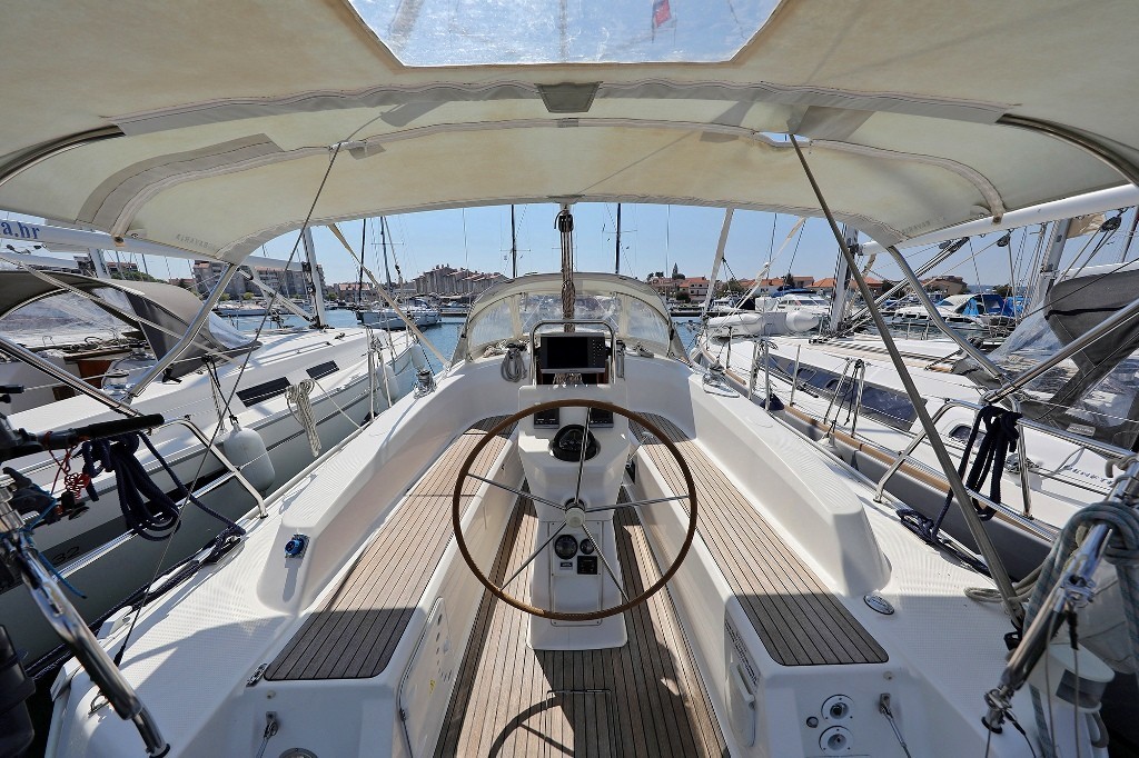 Yacht BAVARIA - Cruiser 32 "Star Chiara"