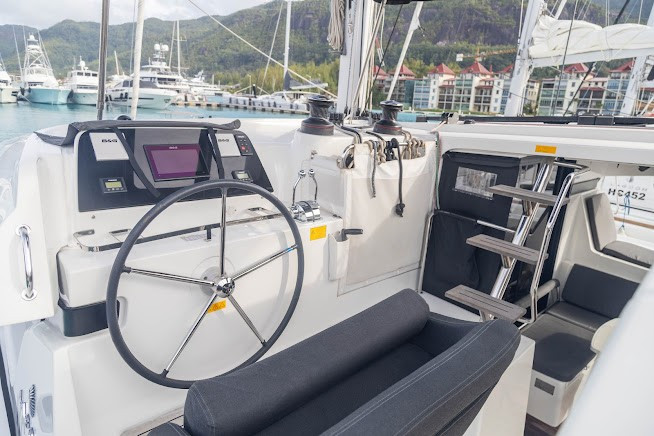 Yacht LAGOON - 42 "Ziromon"