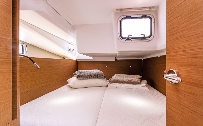 Yacht JEANNEAU - Sun Odyssey 440 "Coco"