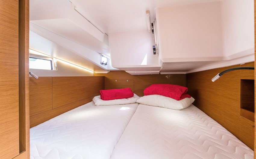 Yacht JEANNEAU - Sun Odyssey 490 "Aurora"