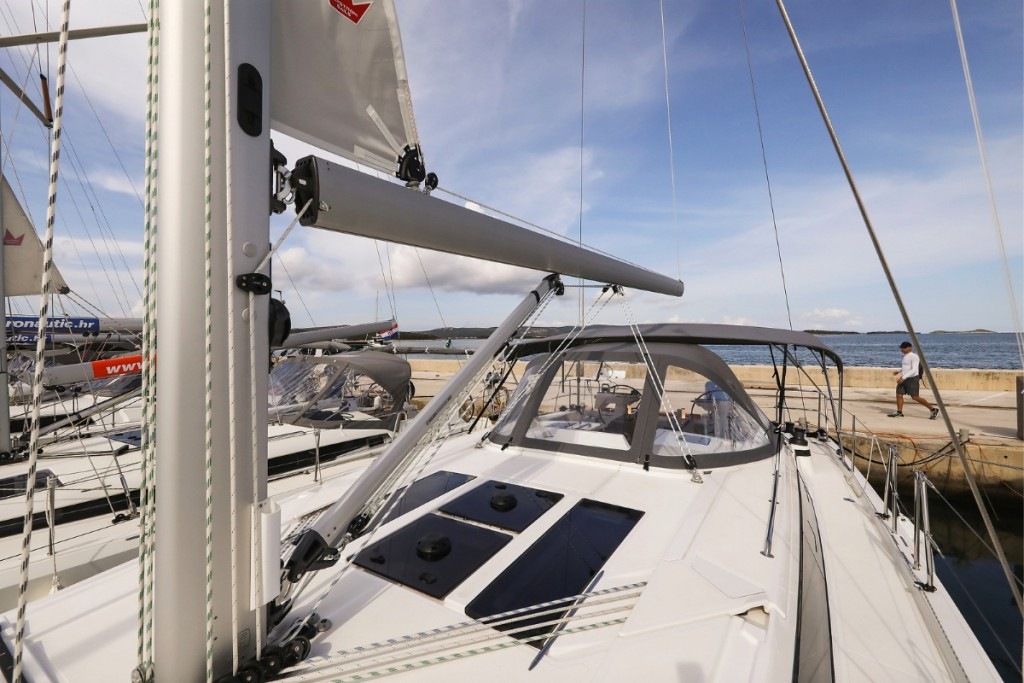 Yacht BAVARIA - C46 "Lana"