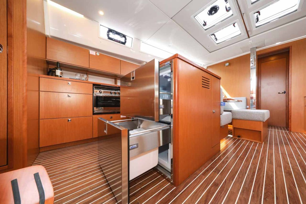 Yacht BAVARIA - C50 Holiday "Granat"