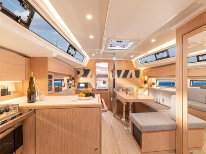 Yacht BAVARIA - C38 "Dea"