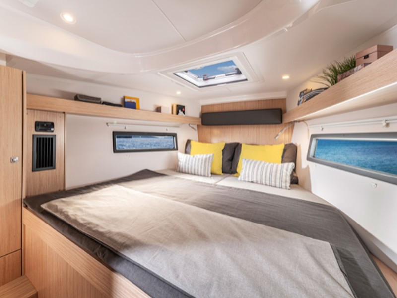 Yacht BAVARIA - C38 "Dea"