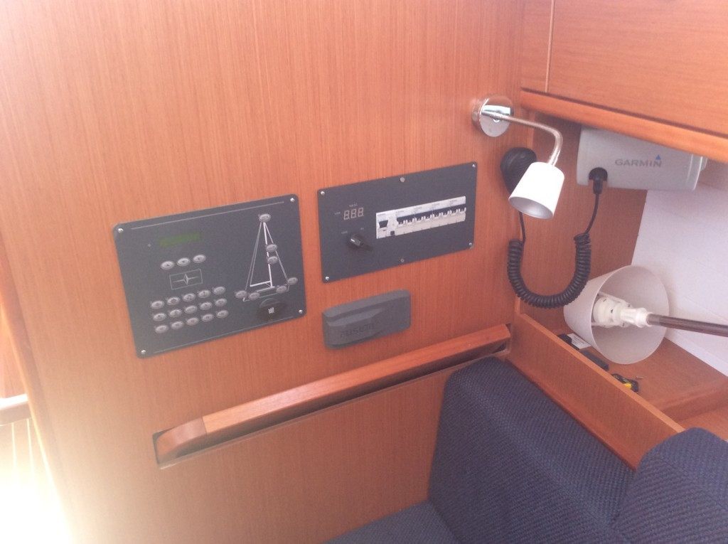 Yacht BAVARIA - Cruiser 37 "Elnath"