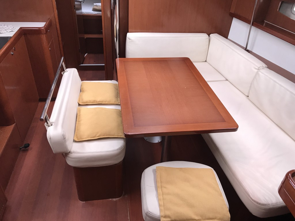 Yacht BENETEAU - Oceanis 43 "Libra"