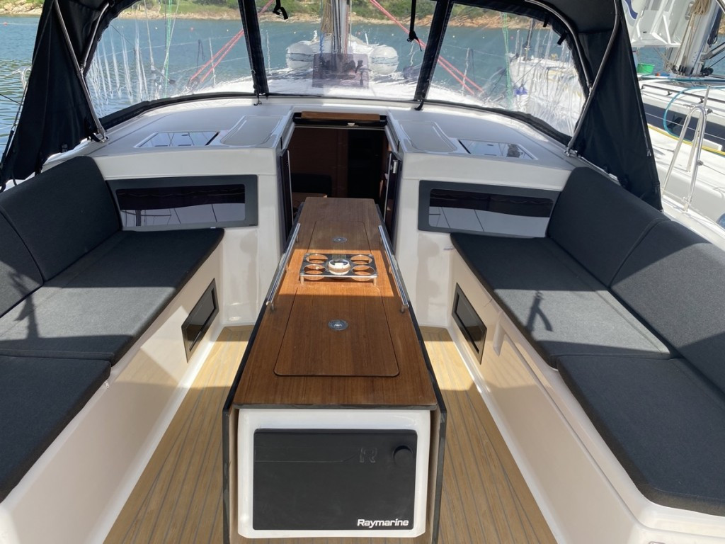 Yacht DUFOUR - 470 "Virgo"