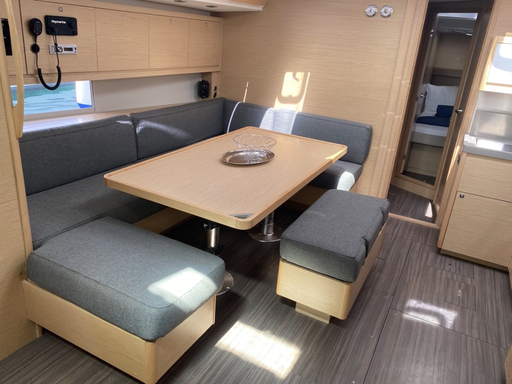 Yacht DUFOUR - 470 "Virgo"