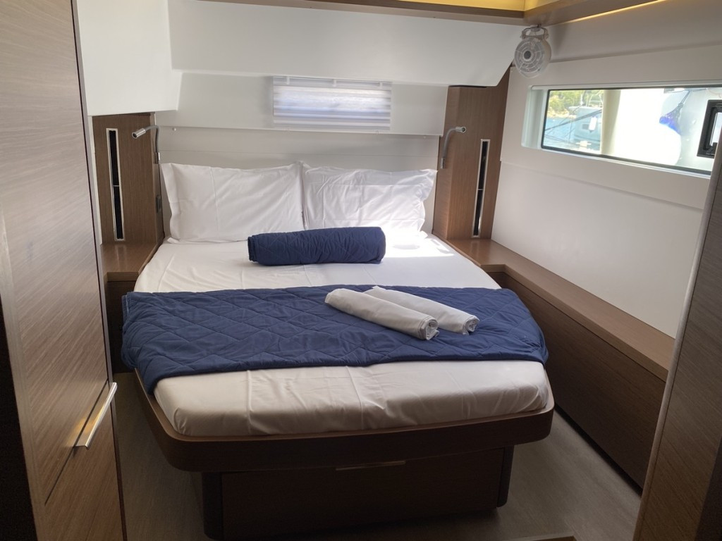 Yacht LAGOON - 46 "Rolling Stones"