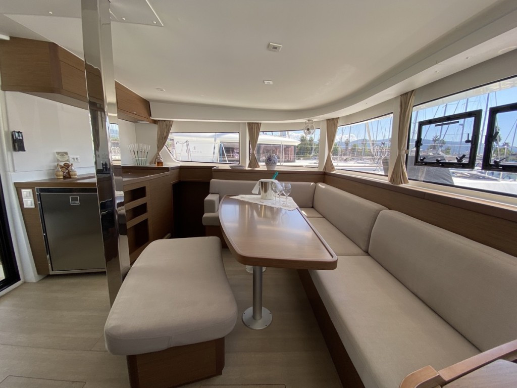 Yacht LAGOON - 42 "Blue Eyes"