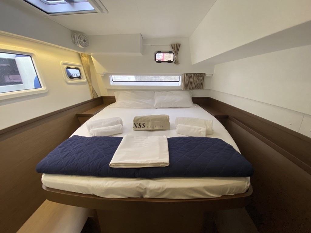 Yacht LAGOON - 42 "Blue Eyes"