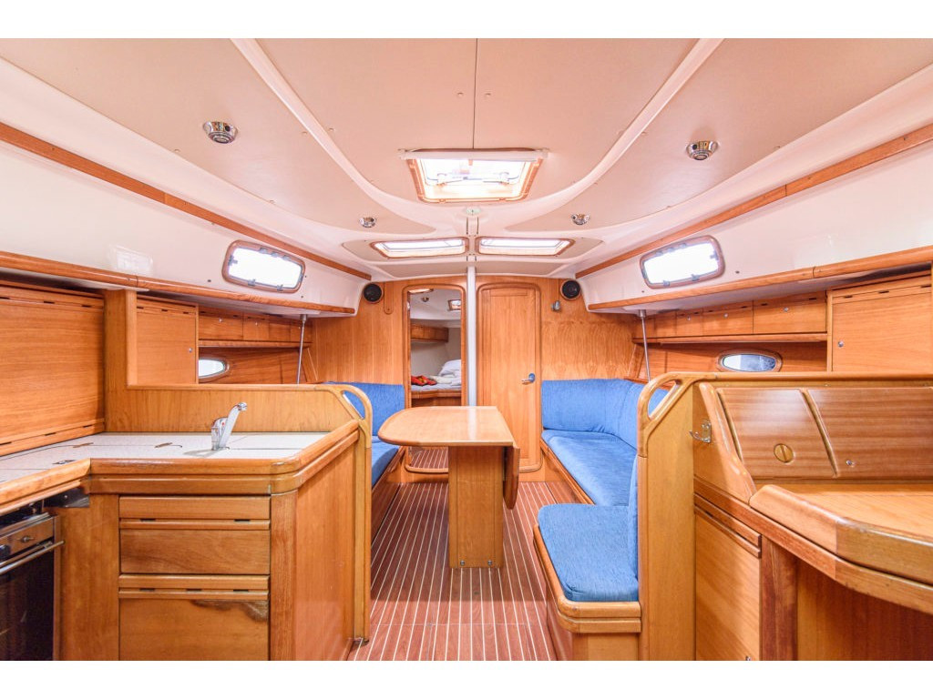 Yacht BAVARIA - 37 Cruiser "Gigiona"