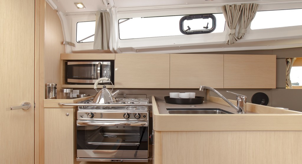 Yacht BENETEAU - Mooring 353  ""