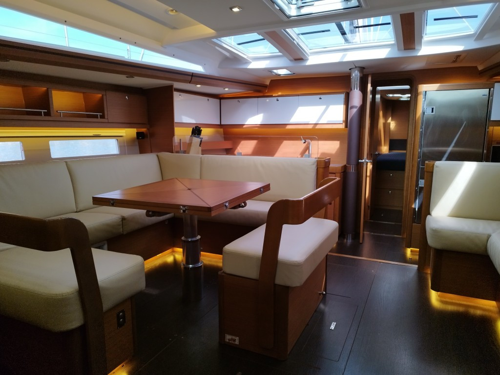 Yacht DUFOUR - 56 Exclusive "Albus"