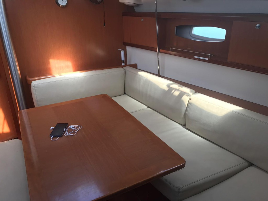 Yacht BENETEAU - Oceanis 43 "Alboran XXX Cubalibre"