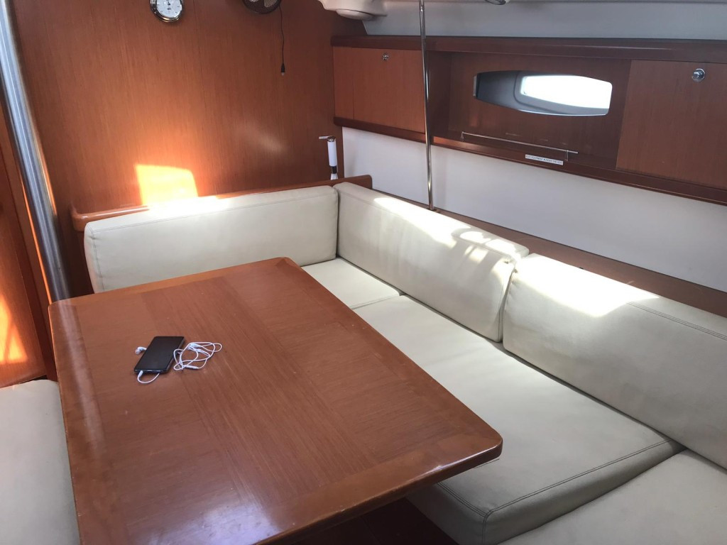 Yacht BENETEAU - Oceanis 43 "Alboran XXX Cubalibre"