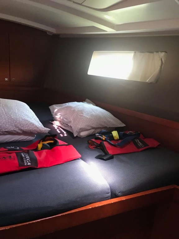 Yacht BENETEAU - Oceanis 45 "Alboran Gin Tonic"